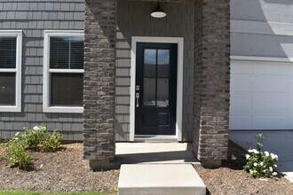 7086 E Simpson Ave in Fresno, CA - Building Photo - Building Photo