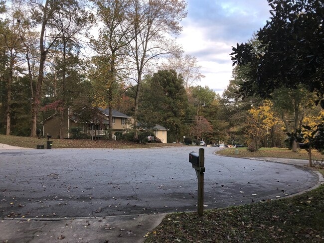 503 Burns Ct SW in Marietta, GA - Building Photo - Building Photo