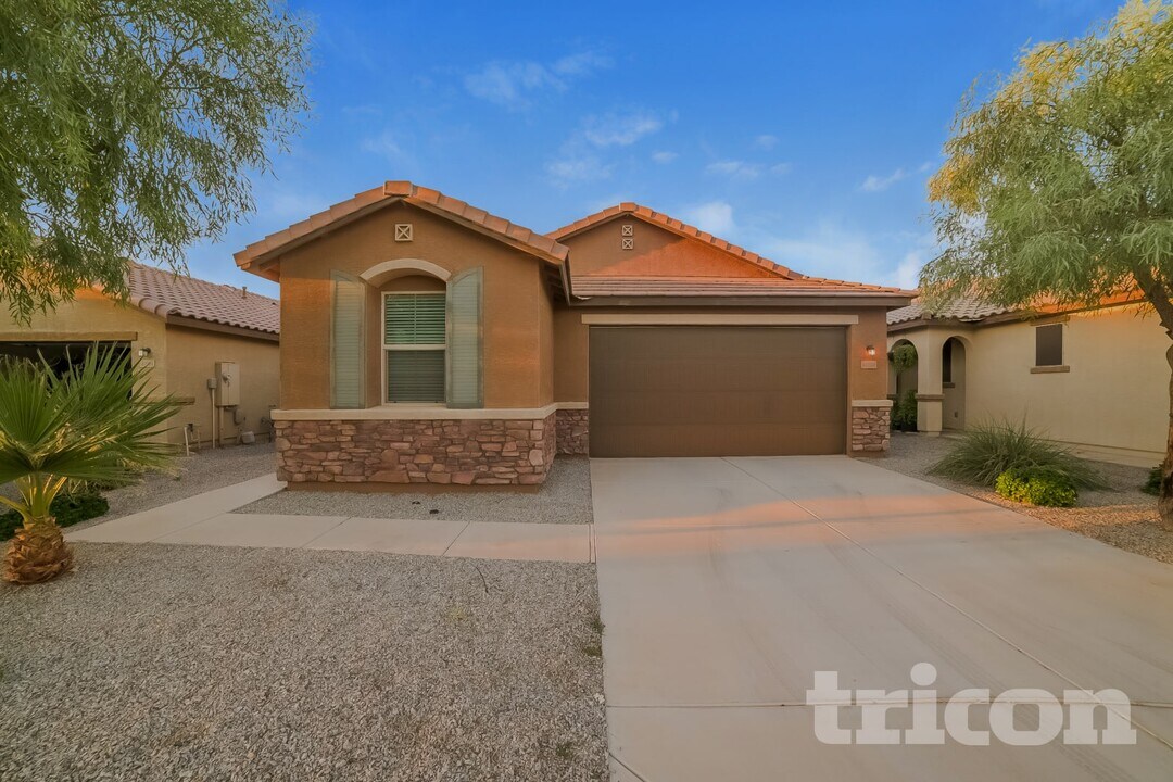 41038 W Portis Dr in Maricopa, AZ - Foto de edificio