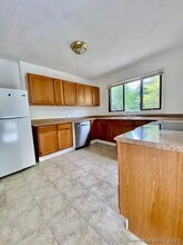 7 Cadwell St in West Hartford, CT - Building Photo - Building Photo