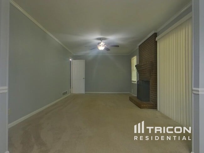 490 Rocky Creek Dr in Roswell, GA - Building Photo - Building Photo
