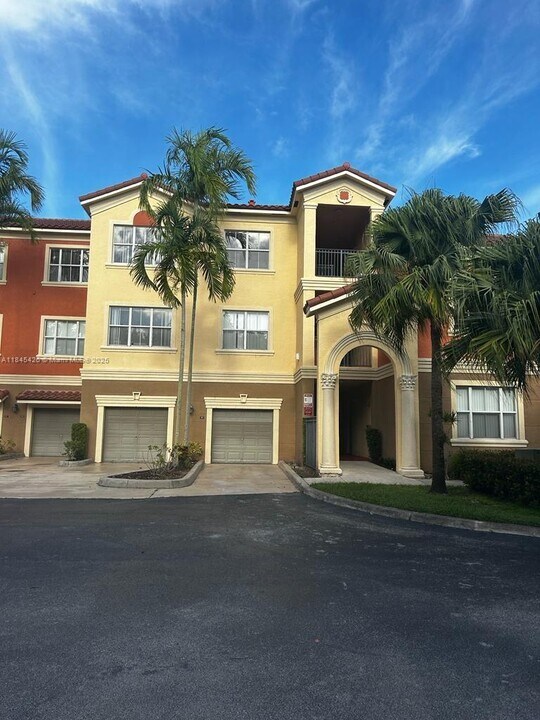 4602 SW 160th Ave in Miramar, FL - Building Photo