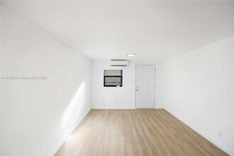 1786 NW 15th St in Miami, FL - Building Photo - Building Photo