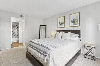 3001 Crystal Springs in Bedford, TX - Foto de edificio - Building Photo