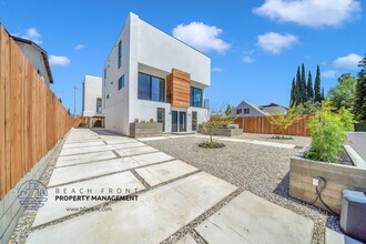 660 N. Mariposa Ave. in Los Angeles, CA - Building Photo - Building Photo