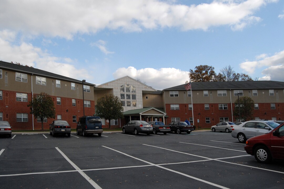 Lamont Plaza in Fairless Hills, PA - Building Photo