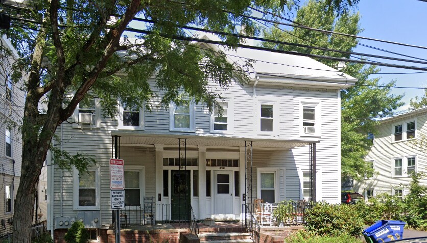 28 Cherry St, Unit 1 in Somerville, MA - Foto de edificio