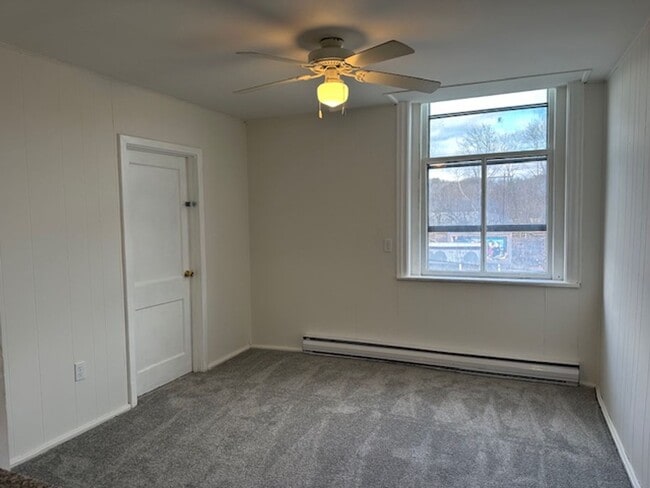 8 Market St in Newport, PA - Building Photo - Building Photo