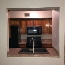 2717 Meadow Park Dr in Bedford, TX - Building Photo - Building Photo