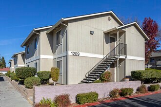 Dry Creek in Paso Robles, CA - Building Photo - Building Photo
