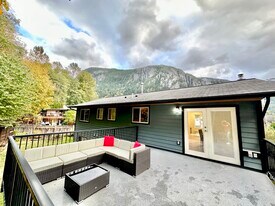 38285 Juniper Cres in Squamish, BC - Building Photo