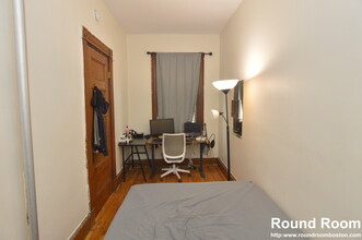 847 Beacon St, Unit 2 in Boston, MA - Building Photo - Building Photo