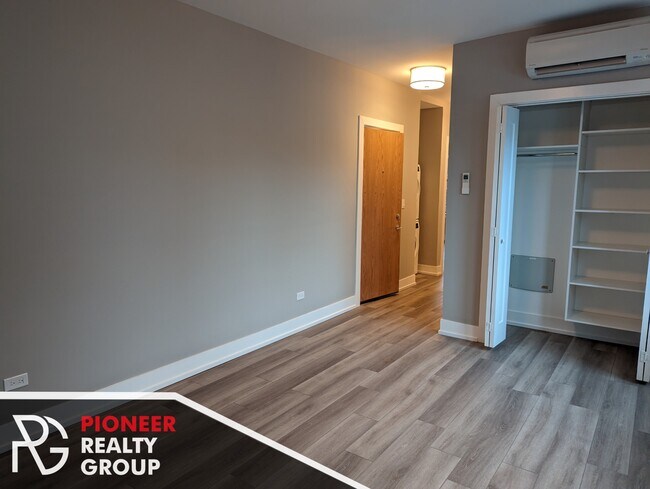 3935 N Janssen Ave in Chicago, IL - Building Photo - Building Photo