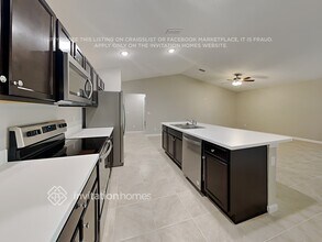 343 SE Yardley Terrace in Port St. Lucie, FL - Building Photo - Building Photo