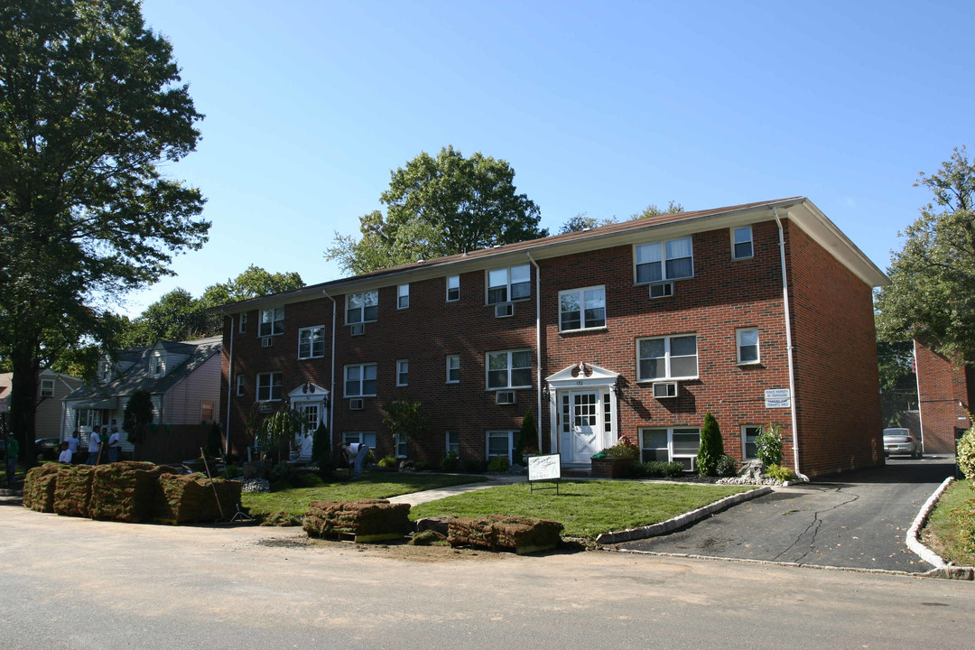 Jerome Court in Roselle Park, NJ - Foto de edificio