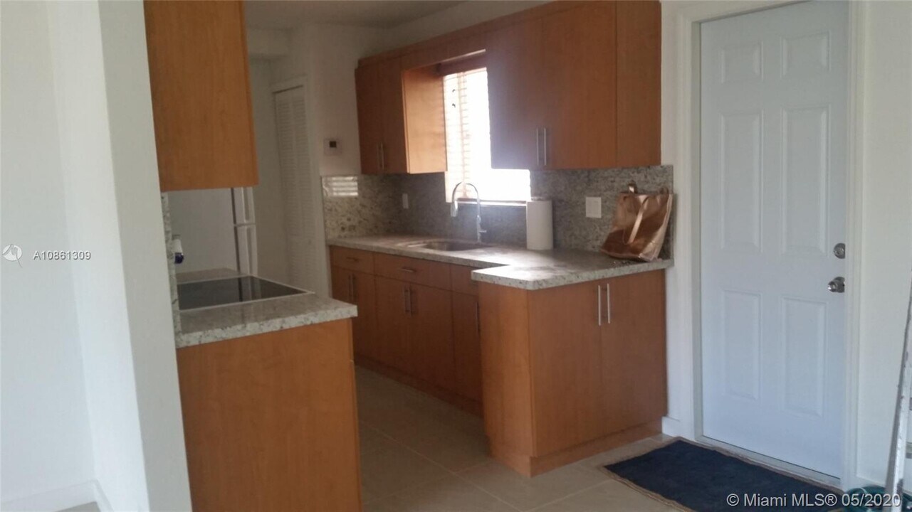 2312 Van Buren St-Unit -11 in Hollywood, FL - Building Photo