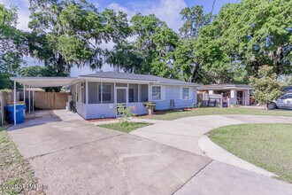 1358 Hollyhock Cir in Jacksonville, FL - Building Photo - Building Photo