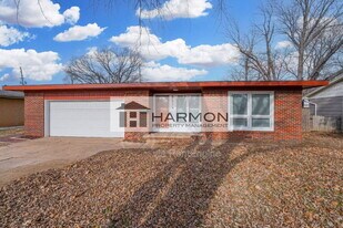 8514 W 9th St N in Wichita, KS - Building Photo