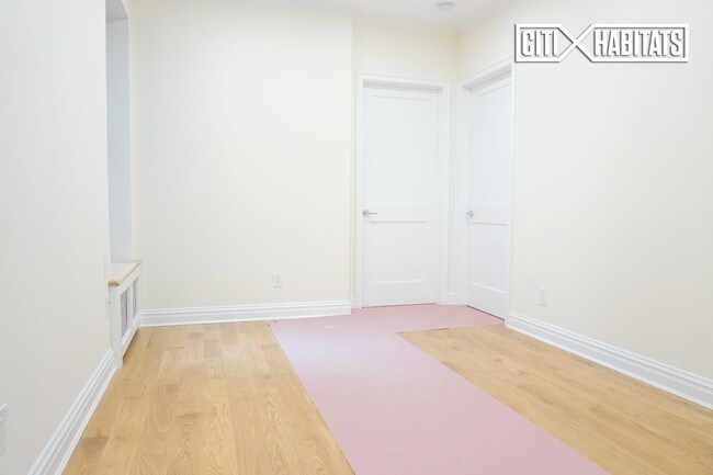 355 W 51st St-Unit -44 in New York, NY - Building Photo - Building Photo