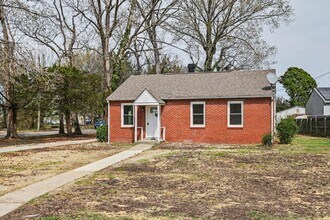 101 Rosewood Dr in Hampton, VA - Foto de edificio - Building Photo