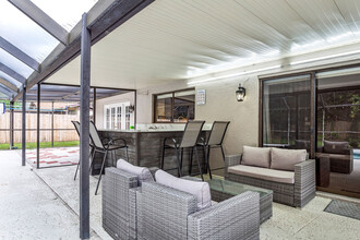 6010 Soaring Ave in Tampa, FL - Building Photo - Building Photo