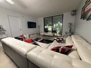 7420 NW 18th St in Margate, FL - Building Photo - Building Photo