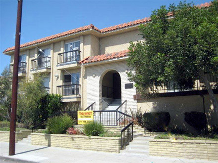 Villa Adriana Apartments in Hawthorne, CA - Building Photo - Building Photo