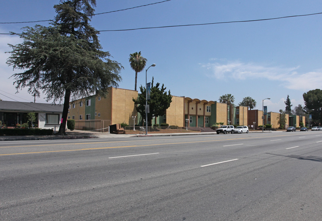 Windsor Village in Van Nuys, CA - Building Photo