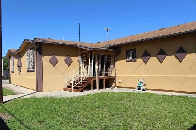 property at 1902 Alderete Ln
