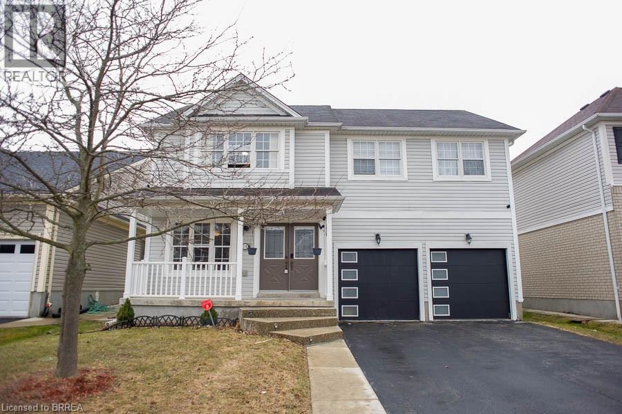 110 Hunter Way in Brantford, ON - Building Photo