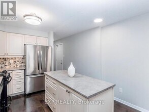 4031 Canyon Walk Dr in Ottawa, ON - Building Photo - Building Photo