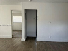 916 SW 10th St in Hallandale Beach, FL - Building Photo - Building Photo
