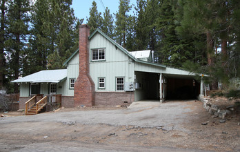 3588 Mackedie Way S in South Lake Tahoe, CA - Foto de edificio - Building Photo