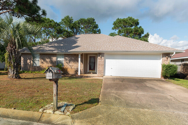 9534 Parker Pl Dr in Navarre, FL - Foto de edificio - Building Photo