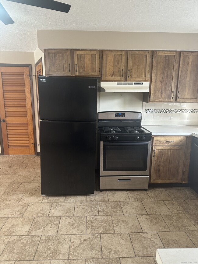 94 Thompson St in New Haven, CT - Building Photo - Building Photo