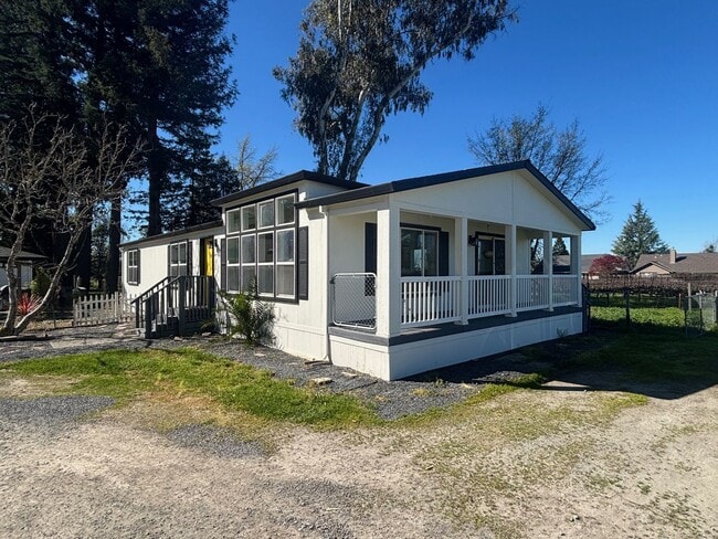 103 E Shiloh Rd in Santa Rosa, CA - Building Photo - Building Photo