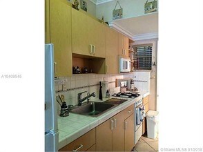 6494 Collins Ave-Unit -24 in Miami Beach, FL - Foto de edificio - Building Photo