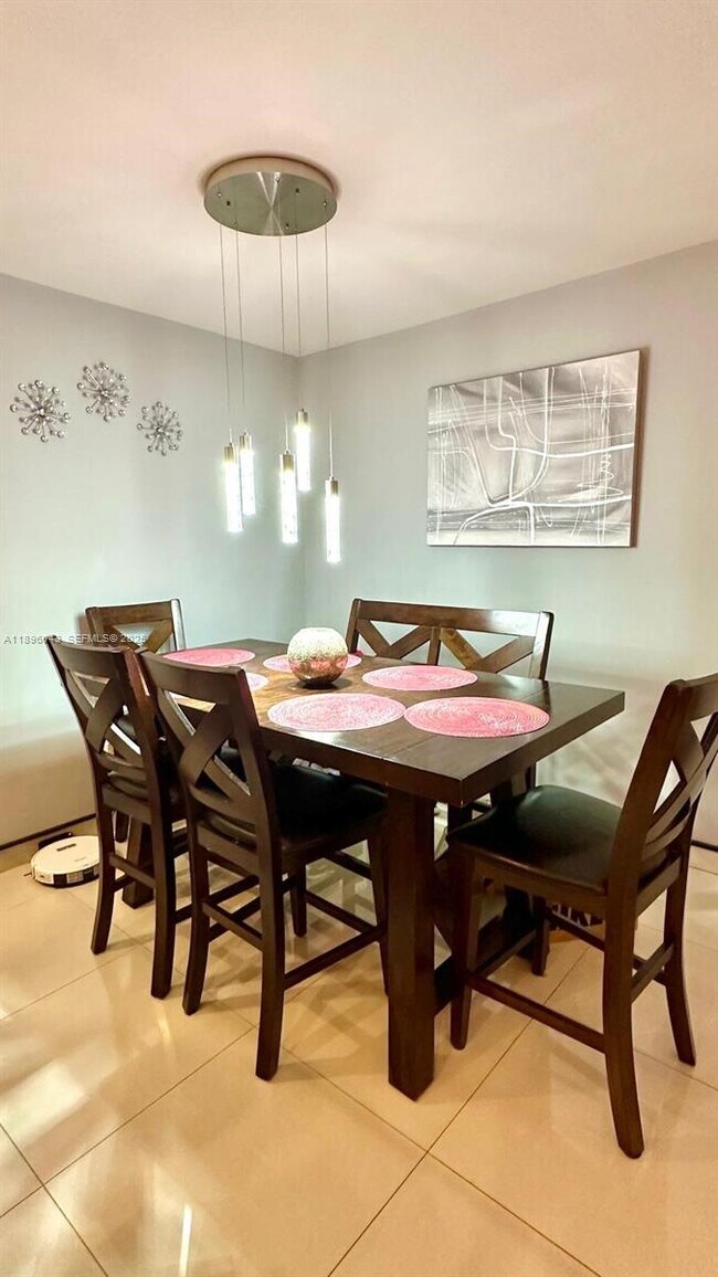 18880 NW 57th Ave in Hialeah, FL - Building Photo - Building Photo