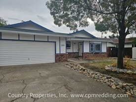 3320 Panorama Dr in Redding, CA - Building Photo