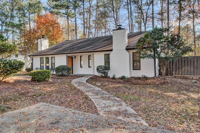 1010 Mathews Ct in Smyrna, GA - Building Photo - Building Photo