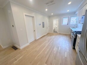 37 Gore St, Unit 1 in Cambridge, MA - Foto de edificio - Building Photo