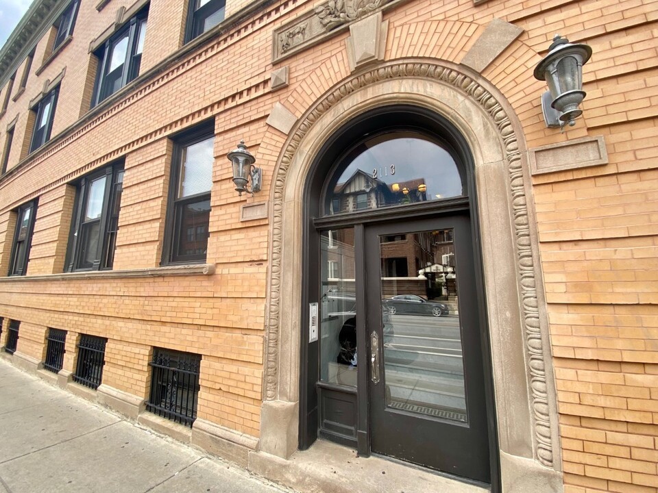 2113 W North Ave in Chicago, IL - Building Photo
