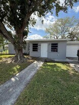 14720 Monroe St in Miami, FL - Building Photo