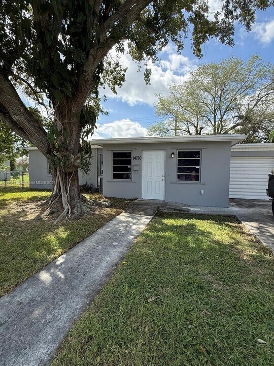14720 Monroe St in Miami, FL - Building Photo