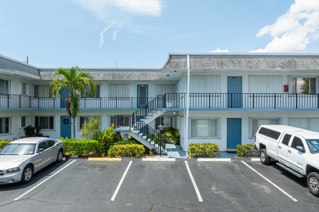 Parkview Villas in Lake Worth, FL - Building Photo - Building Photo