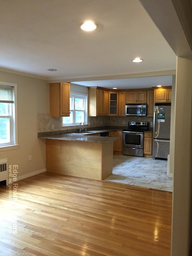 20 Cummings Rd, Unit 2 in Boston, MA - Foto de edificio - Building Photo