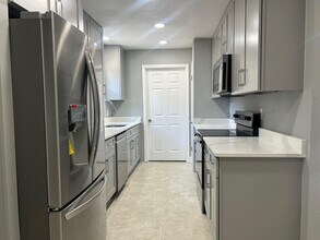 7923 Oak Forest Dr in Pensacola, FL - Foto de edificio - Building Photo