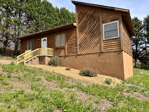 288 Gwyn Hayes St in North Wilkesboro, NC - Foto de edificio - Building Photo