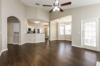 17980 Villa Creek Dr in Tampa, FL - Building Photo - Building Photo