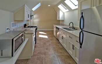 2646 Ellendale Pl in Los Angeles, CA - Building Photo - Building Photo